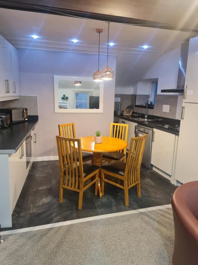 Ulverston Town Centre Flat Extérieur photo
